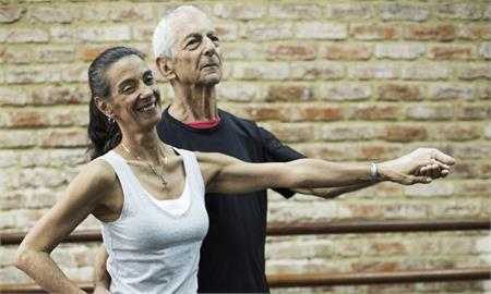巴西85歲老翁跳芭蕾圓夢 「舞」動退休生涯更健康