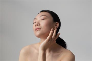 擦保養品沒用？營養師點名10大毀膚食物 白麵包、乳製品都上榜