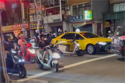 快新聞／上個廁所車就被偷！深夜北市1小黃失竊　警迅速圍堵逮人