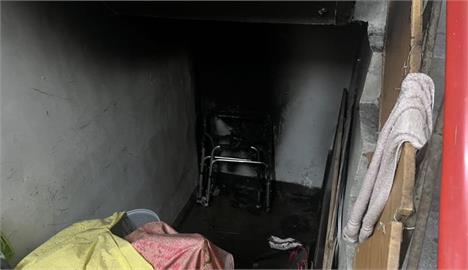 快新聞／新莊民宅凌晨「遭縱火」樓梯間牆面被燒到焦黑　81歲嫌犯遭逮