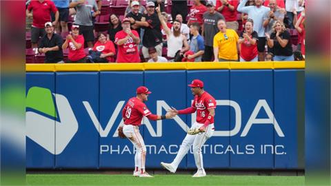 MLB(影)／紅人斜槓外野手九局沒收全壘打！　防守美技保住國聯外卡機會