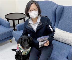 38「婦女節」　小英一張照片粉絲紛問「牛肉乾哪裡買的」