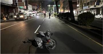 16歲高中生雙載自撞分隔島釀1死1傷　家長痛曝不知情：半夜偷跑出門