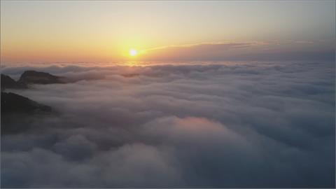 快怕！春節限定美景　南投大崙山罕見湧「雲浪」