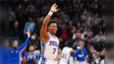 NBA(影)/前暴龍冠軍後衛恐最後一次回娘家出賽!替補上場多倫多球迷熱烈鼓掌歡迎