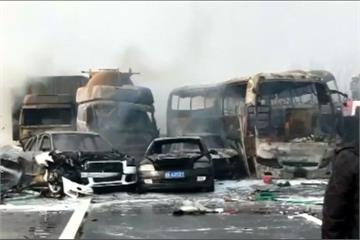 恐怖！ 中國安徽70多車大追撞 18死21傷