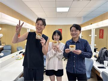 蔡燦得驚喜探班《好運來》帶甜甜圈團圓　真兇即將曝光 劇情高潮在即！