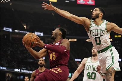 NBA(影)／東區雙雄大火拚！米契爾決勝節狂砍20分對衛冕軍復仇成功