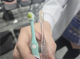 每天刷牙仍蛀牙？   兒童牙膏竟有「兩種擠法」不同用量