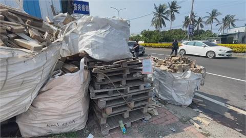 突開車門奪命！雙載夫妻被擊落　後座丈夫遭後車追撞　當場死亡