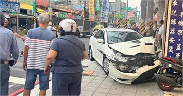 暴衝撞機車群害6人送醫　駕駛竟無照