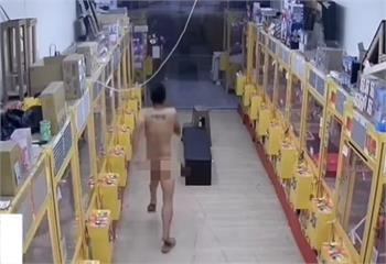 街友全裸窩娃娃機店藏身　無差別揮拳攻擊民眾