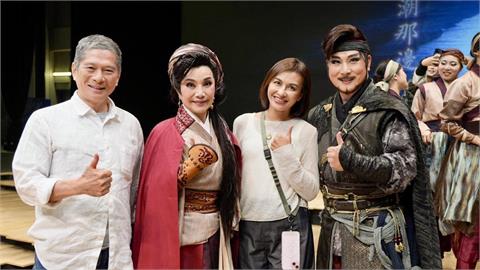 重逢老友唐美雲！邱議瑩看戲曬合照　感性發文釣出本尊親回：好開心相聚