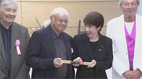 高市早苗見英國「深紫」樂團　曝和老公吵架用鼓紓壓