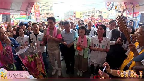 柯文哲夫妻參拜白沙屯媽祖！廟方一度「認不出陳佩琪」她尬笑　阿北拿香放空左顧右盼
