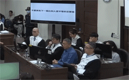 遭檢察官3分鐘霸氣完封！柯文哲律師「忘情拍手→阿北抓包→急收手」全被拍