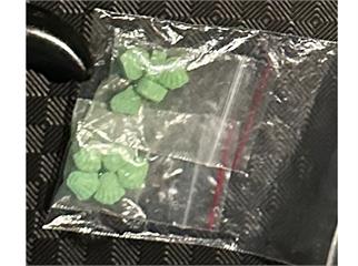 毒品也講究尊榮感　涉以法拉利與勞力士為圖案攬客