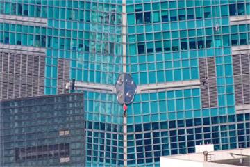 直播／霍諾德終於開爬台北101　象山「鏡頭君」4K直播看得到