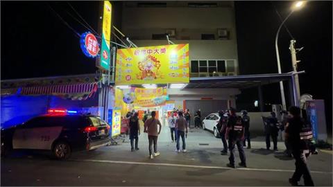 快新聞／與警對峙2小時！嘉義太保男子深夜持槍闖彩券行　地方人士勸說後棄械投降