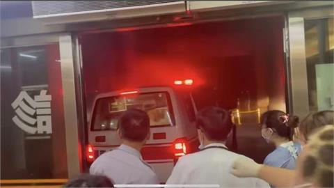快新聞／驚！丹娜絲颳13級強風　嘉義長庚「救護車被吹歪」醫護肉身擋