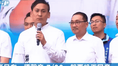 葉元之重提「遭婦人吐口水」！藍議員沒憋住「拍手大笑」畫面曝…網笑喊：很失禮