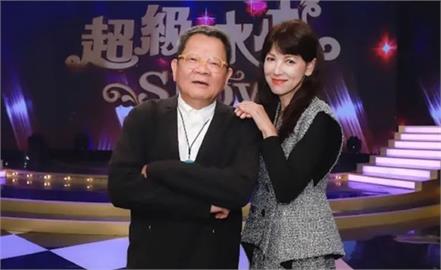 鄭進一化療後現身！　神采奕奕與白冰冰玩鬧鬥嘴