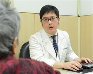 老人膝痛不必忍　台北慈濟：AI熱凝療法助行動重建