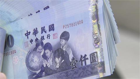 不用等普發現金！勞保局一早發錢「近十萬元入帳」10月還有15筆錢連發