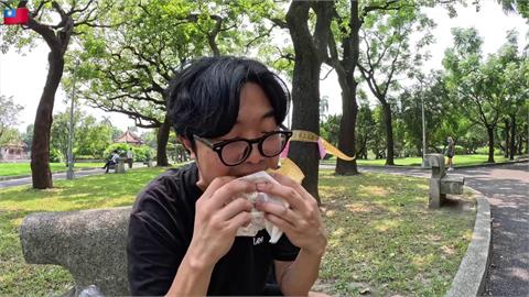美中不足！南韓爸在台嚐「韓式三明治」　揭1餡料太單薄：有點可惜