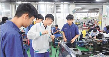 教材埋雷2／一線教師喊錯誤皆有反映機制　部定、校訂教材審核分流有漏洞