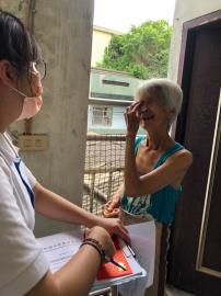 急難救助需求增  端午送暖　頂新和德助困頓家庭度難關