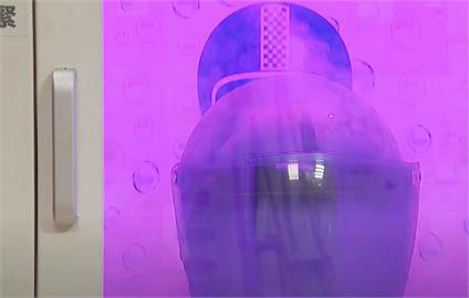 「安全帽專洗機」紫外線殺菌除臭只要8分鐘