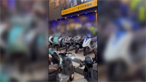 2男爭風吃醋談判破裂當街械鬥　身上「家私」不少　搜出空氣槍、鋸子
