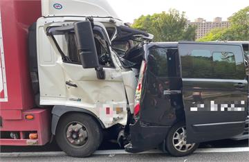 國道驚魂　疑未保持安全車距7車連環撞4人傷