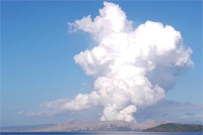 快新聞／菲律賓塔爾火山噴發「火山灰衝天」　數千名居民被迫撤離