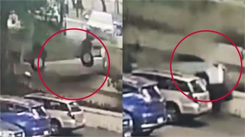 86歲阿嬤誤踩油門「飛車入格」！汽車翻滾360度墜落5公尺「完美停車」畫面曝光