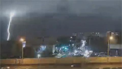 鳳凰登陸前高雄傳「陣陣打雷巨響」　民眾笑稱：誰亂發誓？