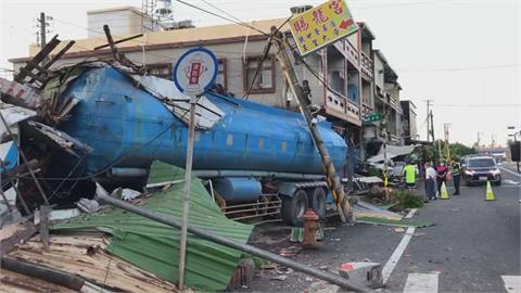 轟！屏東曳引車猛撞路邊7民宅　司機身亡...又是酒駕