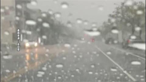 宜蘭僅南澳鄉等９校停班課　一早風強雨大沒停課　家長冒雨送孩上學怒批「很危險」