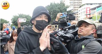 曾勸王大陸「生活要檢點」　王爸：兒狠勁美軍校練的