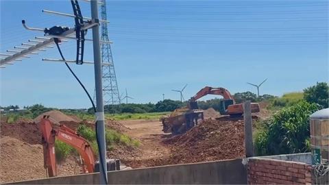 心驚驚！　不肖業者猖狂盜採砂石　苗栗通霄居民「擋土鐵板」封門窗