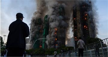 香港惡火已釀44死279失蹤!專家:外牆棚網疑未阻燃 「煙囪效應」助長火勢