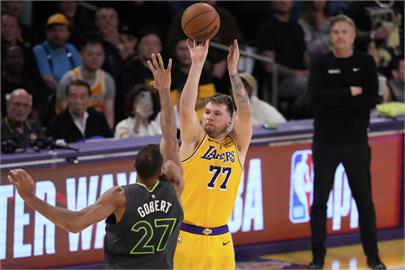 NBA／「Kobe代表洛杉磯」：唐西奇捐款16萬台幣協助修復遭破壞的柯比紀念壁畫