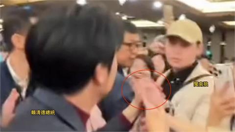 眾人熱情包夾「賴清德看見他」停住了！竟是閩南狼「回頭1暖舉」超感動