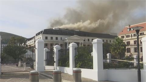 起火36小時後　南非國會大火又死灰復燃
