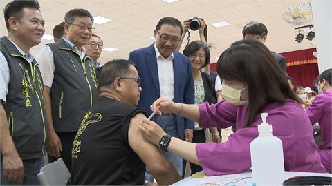 流感及COVID-19疫苗開打　鼓勵「左流右新」健康加倍