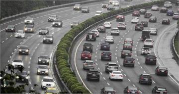 連假首日國道湧車潮！高公局提醒下午「7路段」恐塞爆