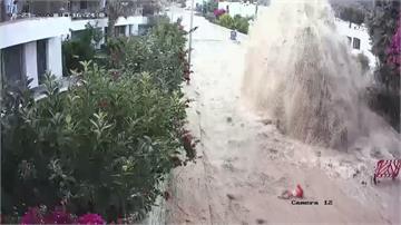 土耳其博德魯姆 馬路水管破裂噴水柱