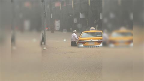 快新聞／雨彈炸雙北！內湖淹大水「名嘴也受災」怒嗆蔣市府：水溝有在清嗎？