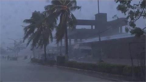 超級颱風「雷伊」挾狂風暴雨登陸　菲律賓錫亞高島瞬淹大水